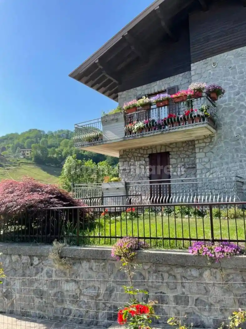 Villa in vendita a Serina