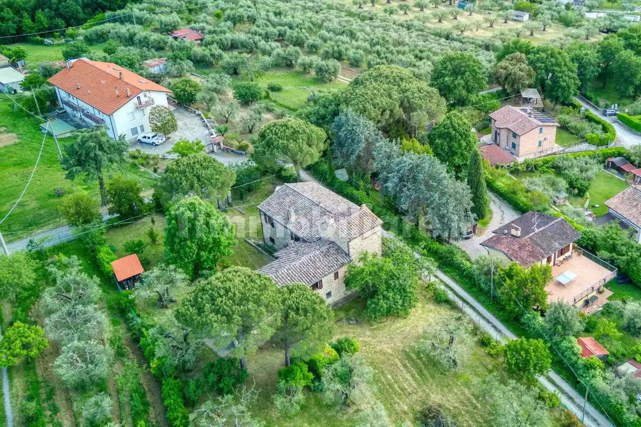Rustico - Casale in vendita a Perugia