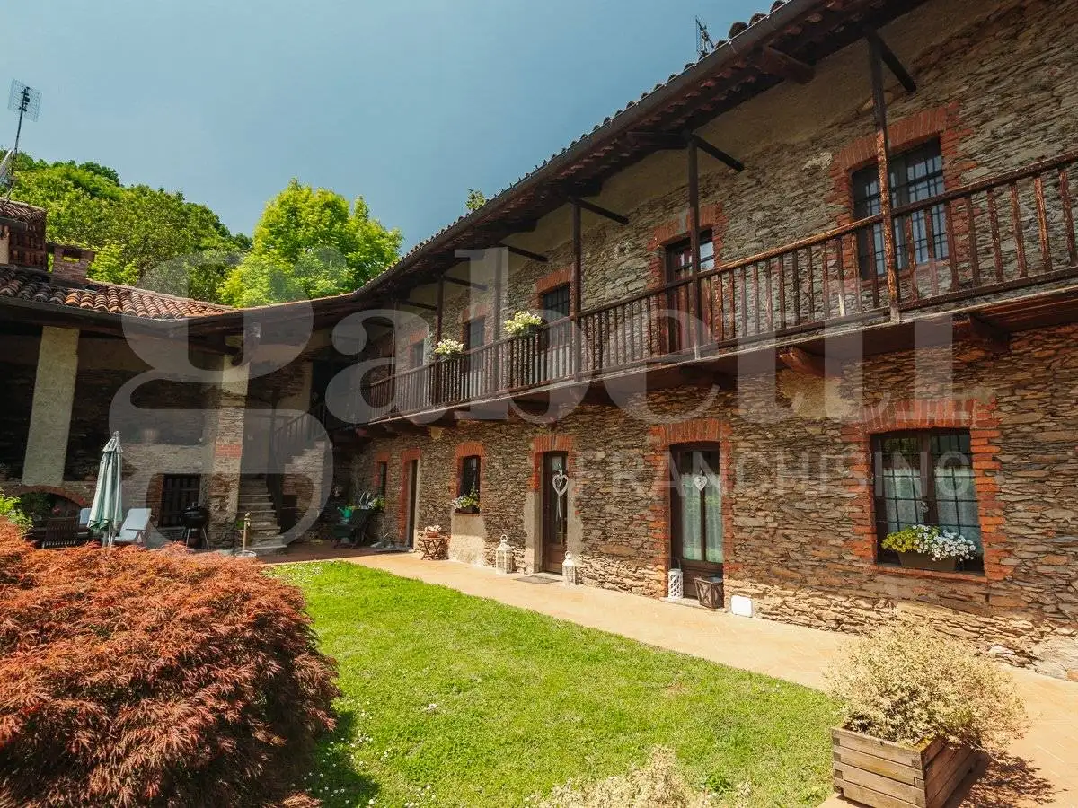 Casa indipendente in vendita a Roletto