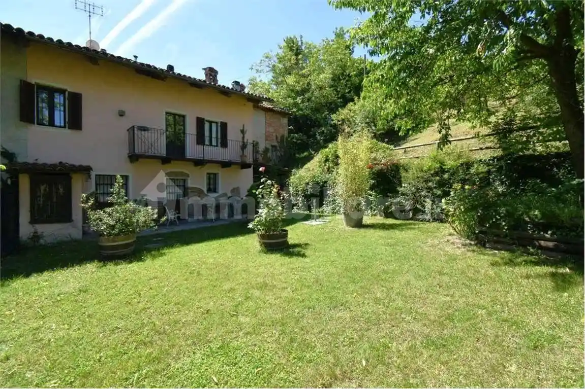 Rustico via Alba Monforte, 29, Centro, Castiglione Falletto - foto 2