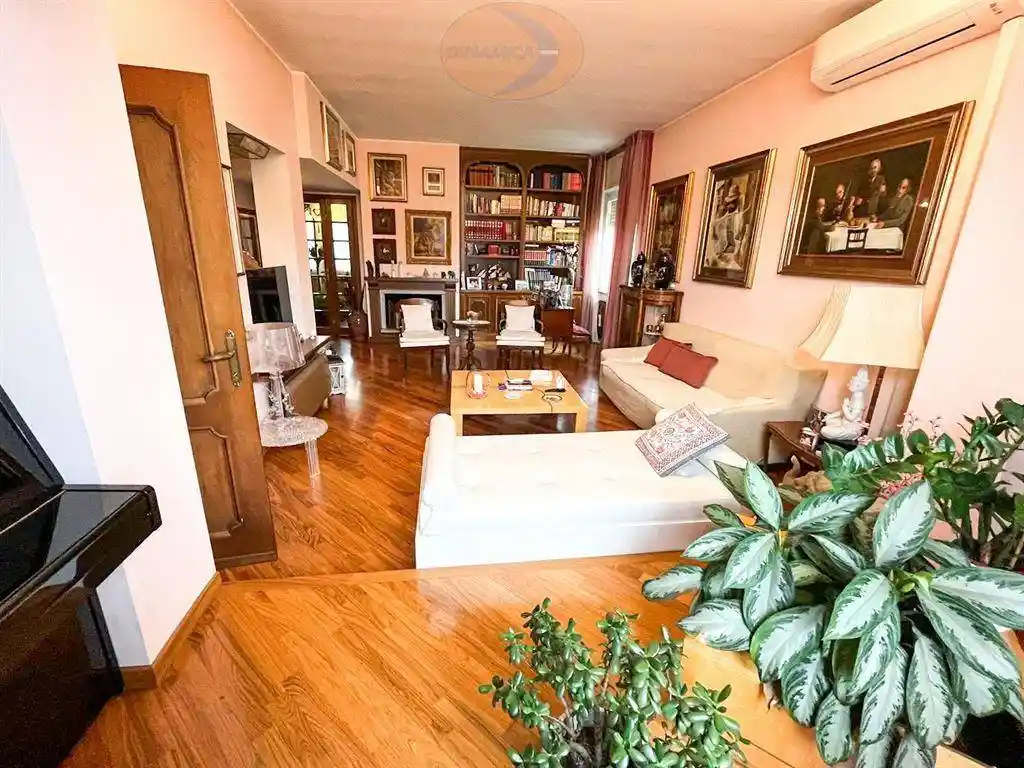 Villa in vendita a Besana in Brianza