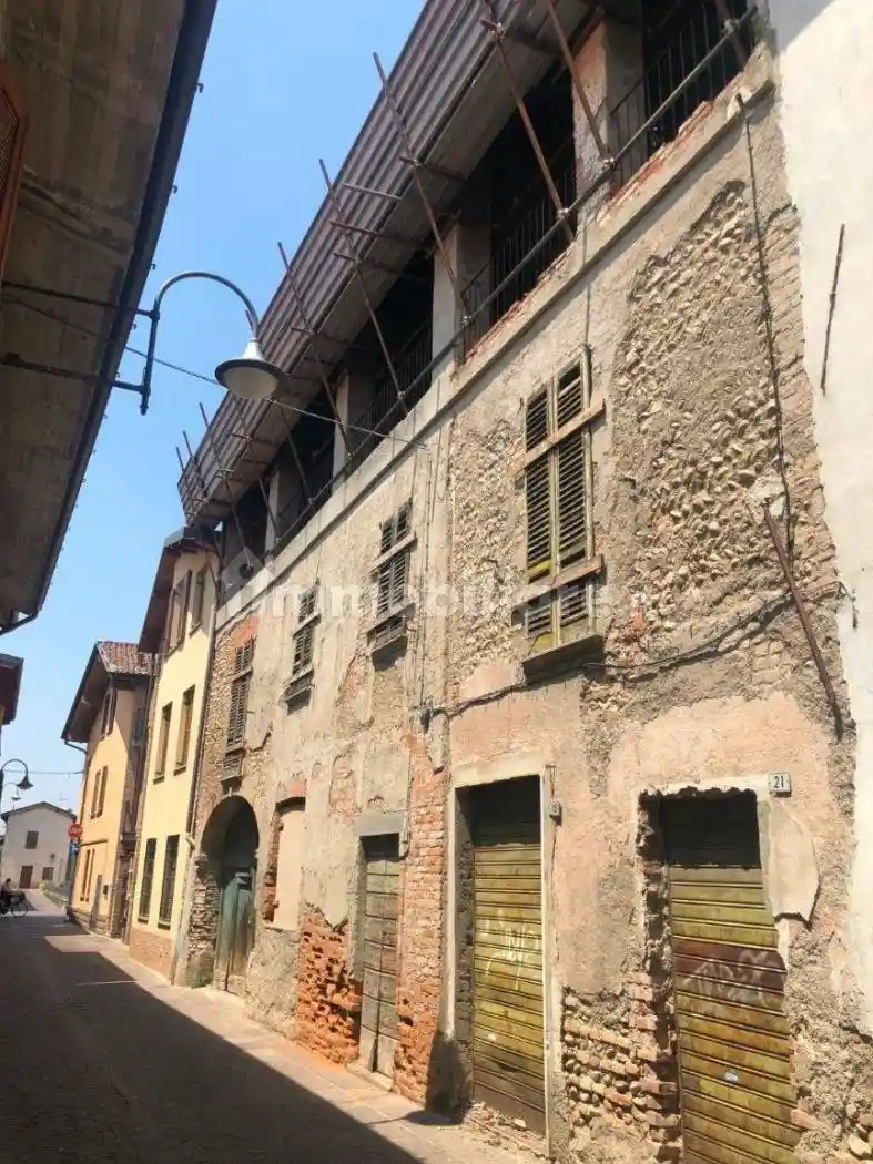 Palazzo - Edificio in vendita a Pontirolo Nuovo