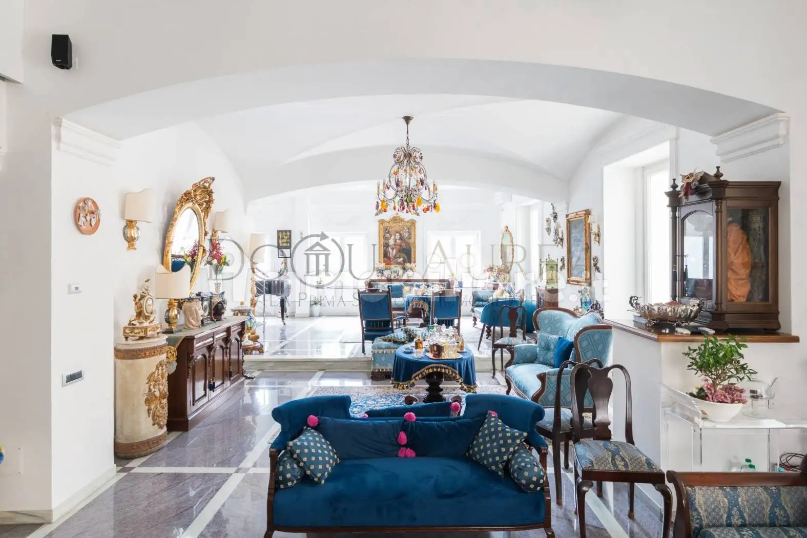 Palazzo - Edificio in vendita a Salerno