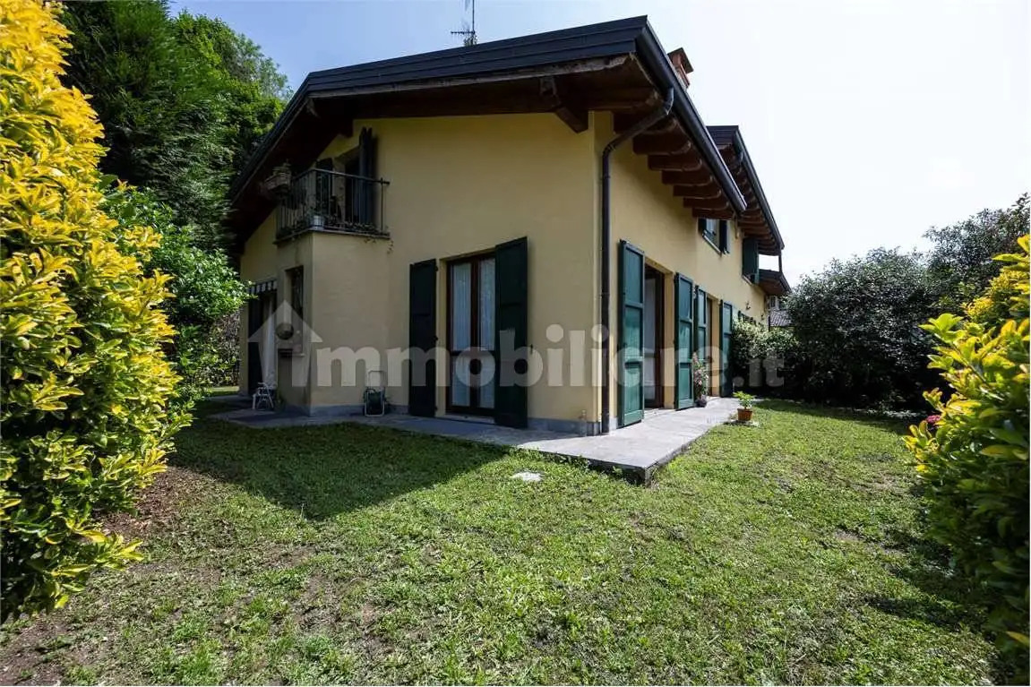 Villa in vendita a Varese