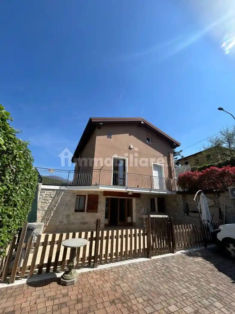 Villa in vendita a Roè Volciano