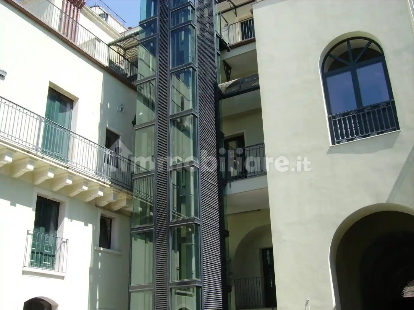 Palazzo - Edificio in vendita a Acireale