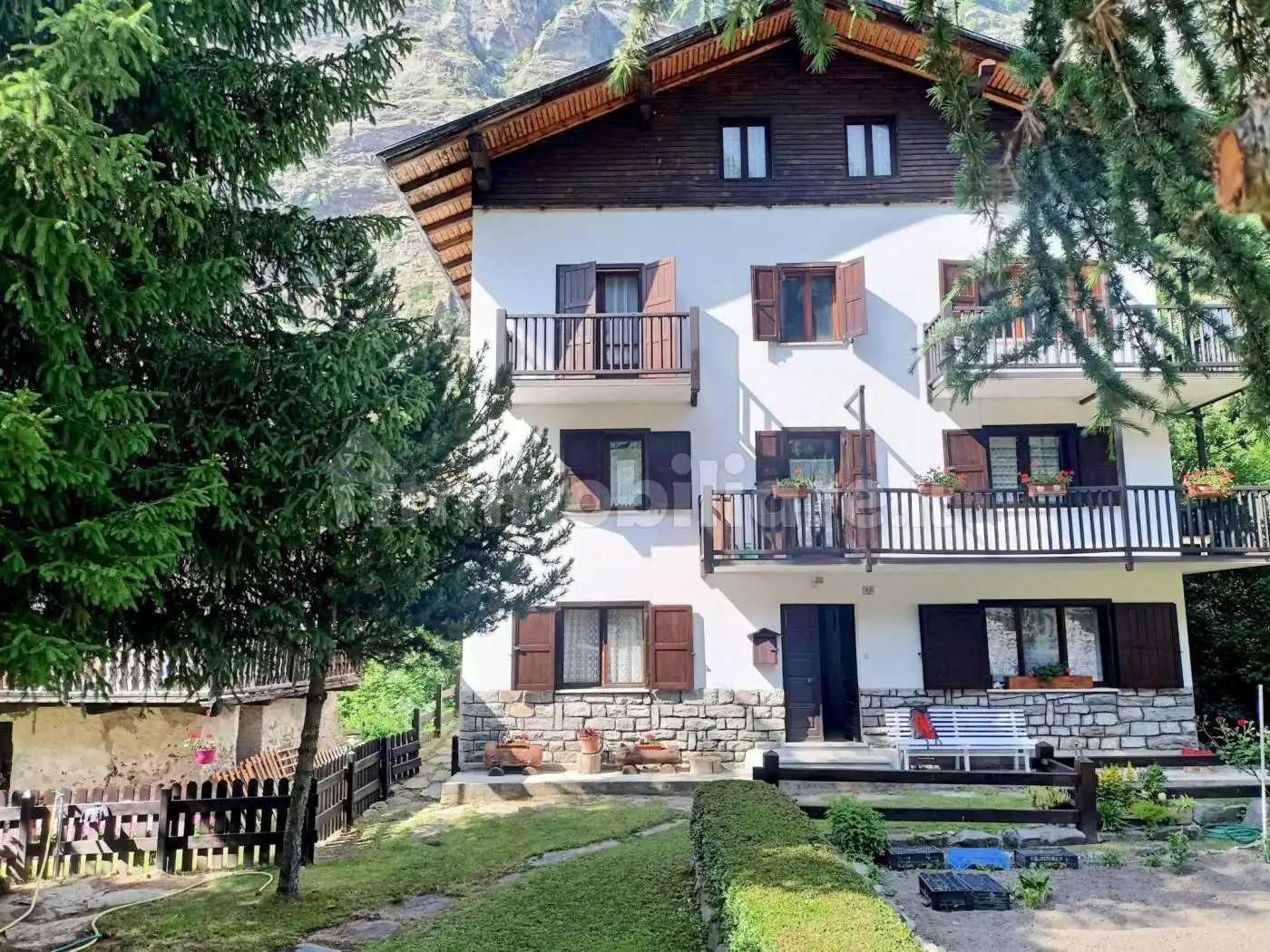 Terratetto unifamiliare 260 m², buono stato, Aymavilles - foto 2