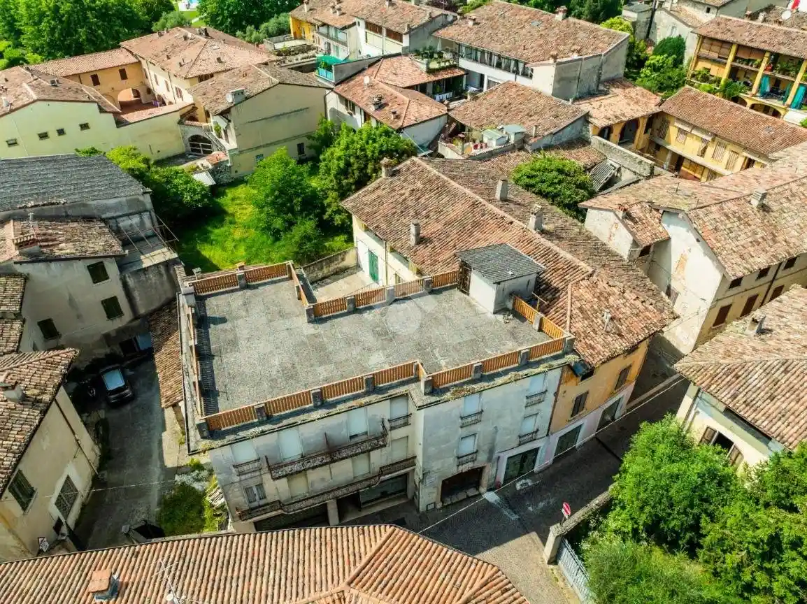 Casa indipendente in vendita a San Felice del Benaco