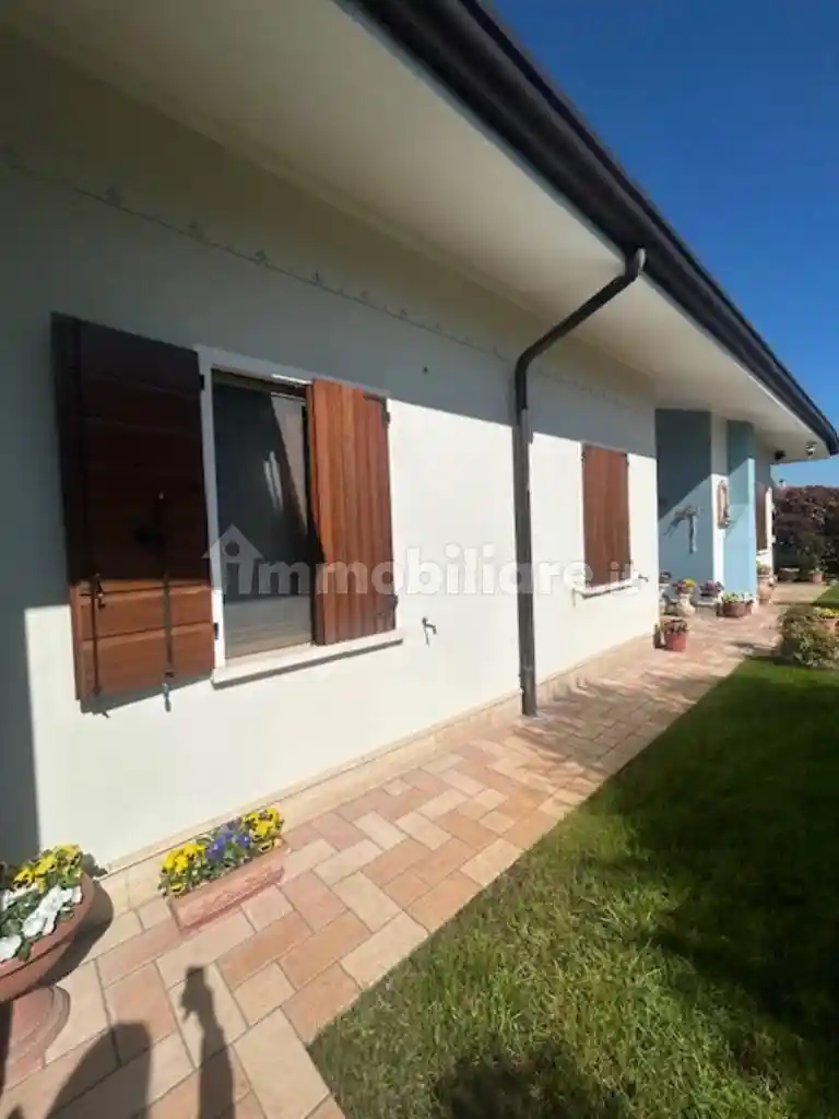 Villa in vendita a Rodigo