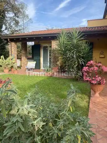 Villa in vendita a Castelnuovo Magra