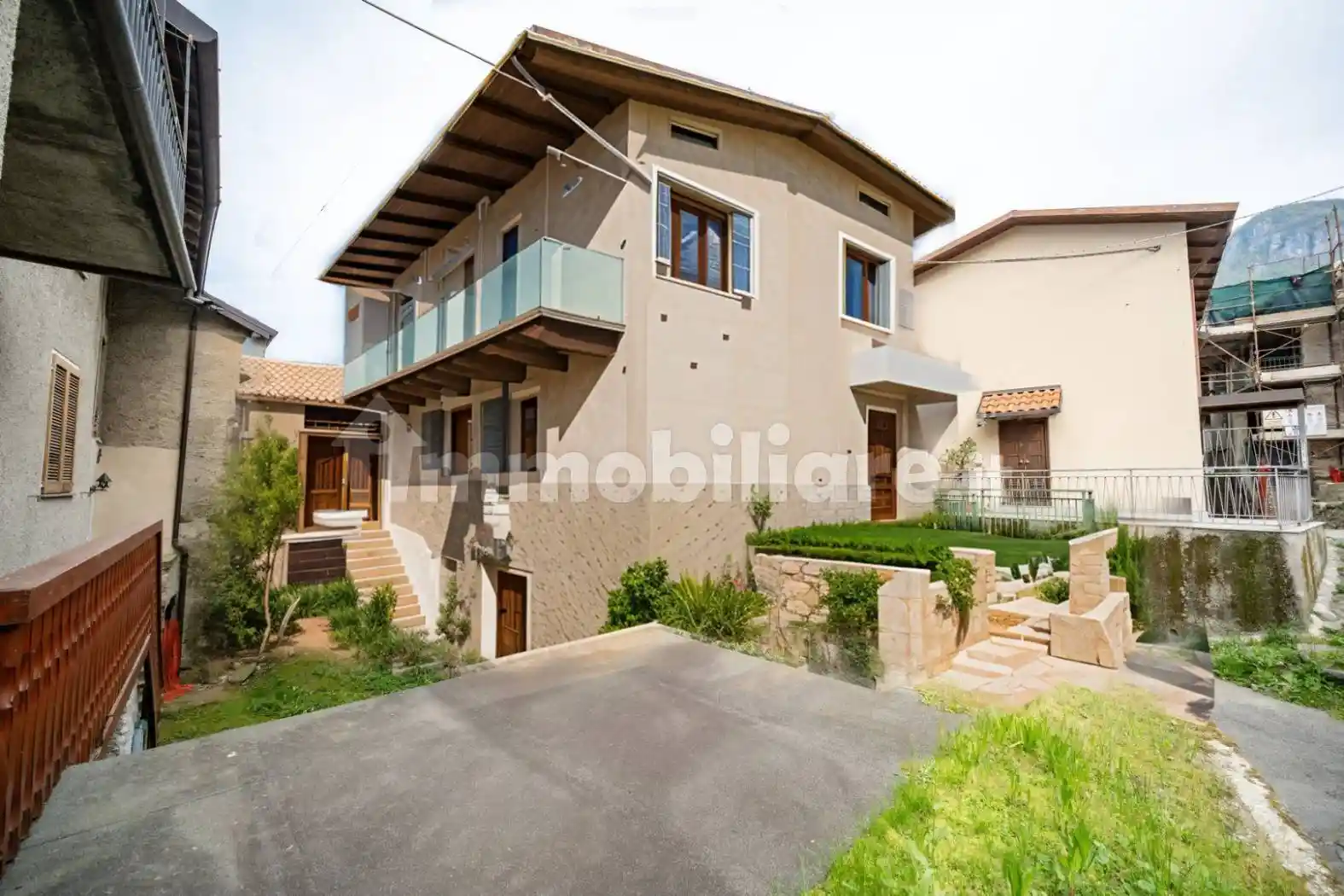 Casa indipendente in vendita a Mandello del Lario