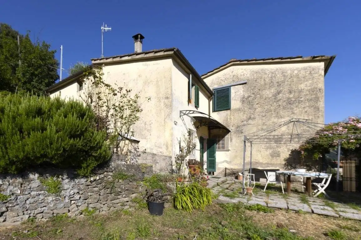 Casa indipendente in vendita a Pistoia