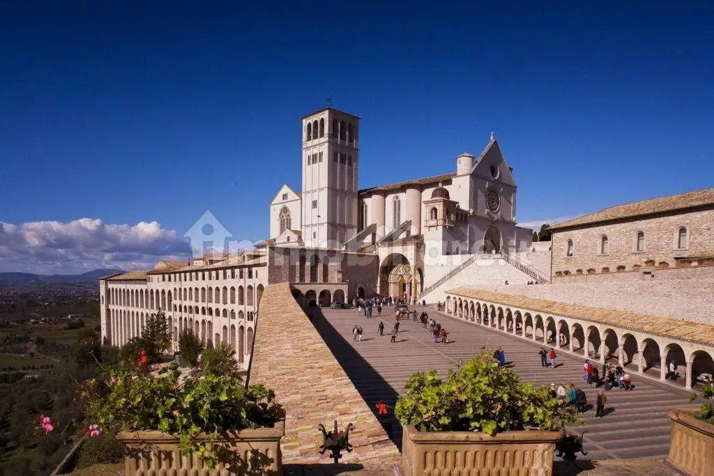 Palazzo - Edificio in vendita a Assisi