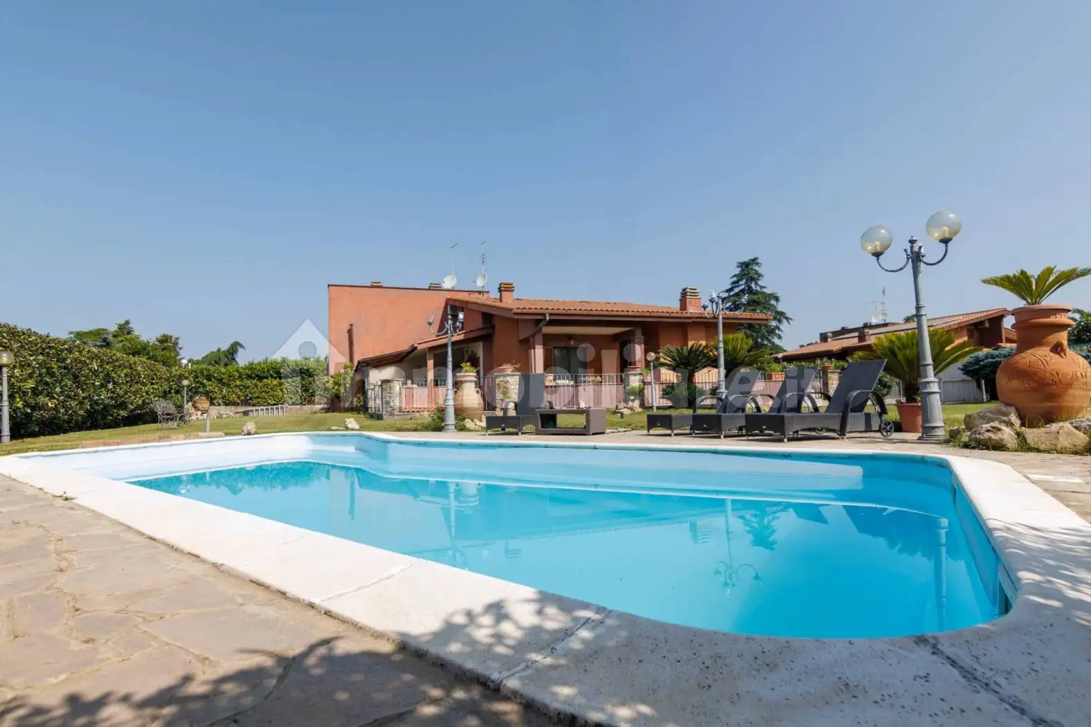 Villa bifamiliare in vendita a Roma