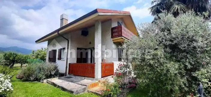 Villa in vendita a Val Brembilla