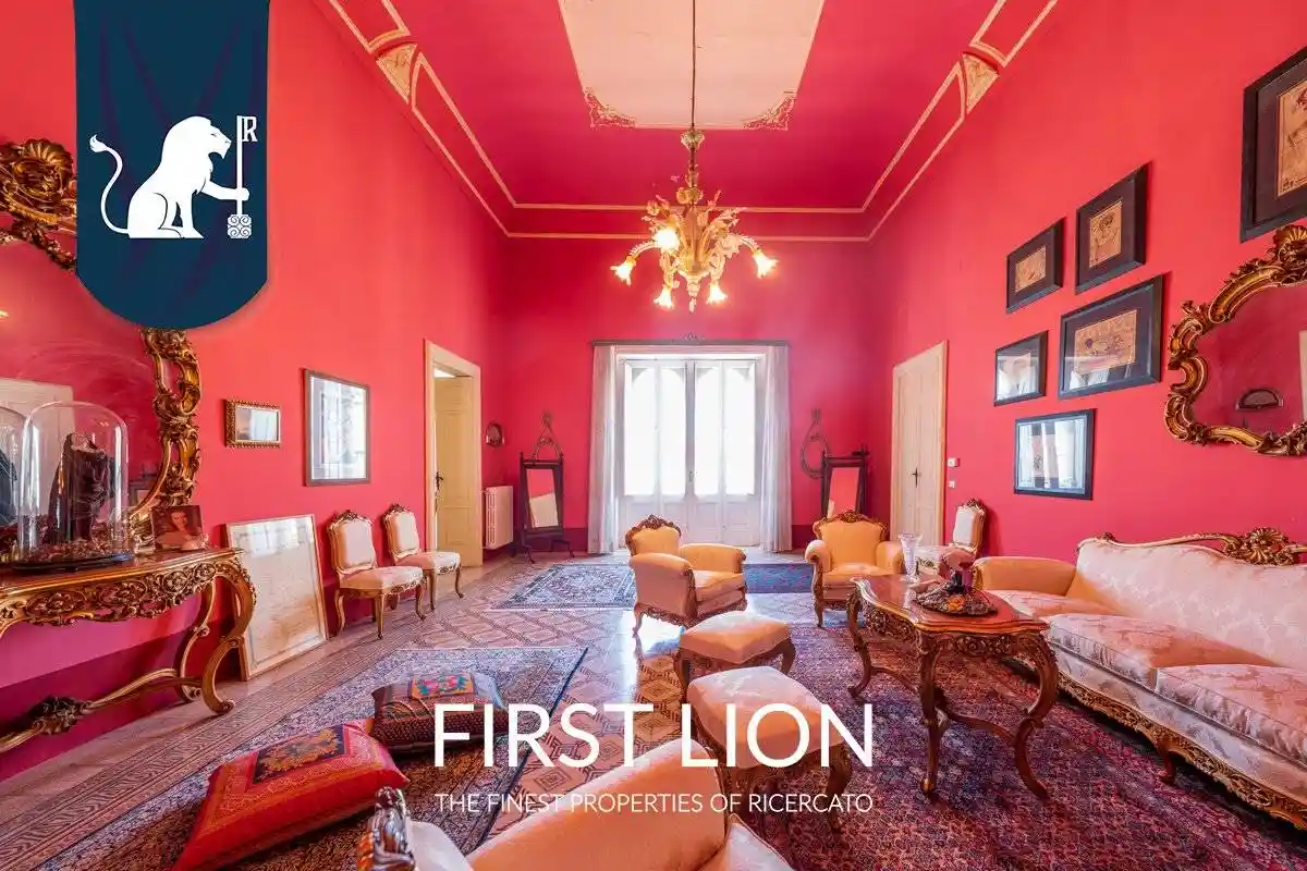 Palazzo - Edificio in vendita a Squinzano