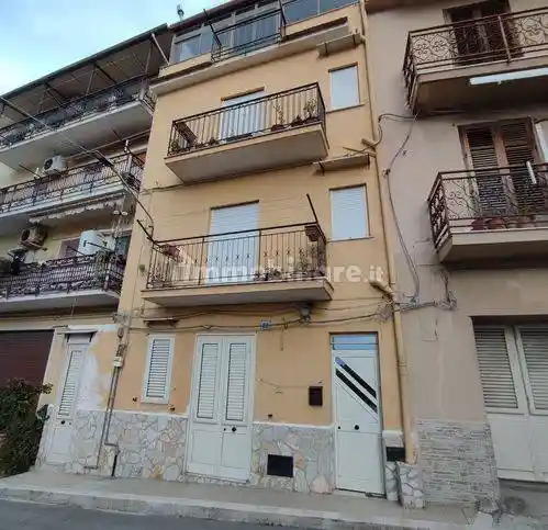 Palazzo - Edificio in vendita a Montelepre