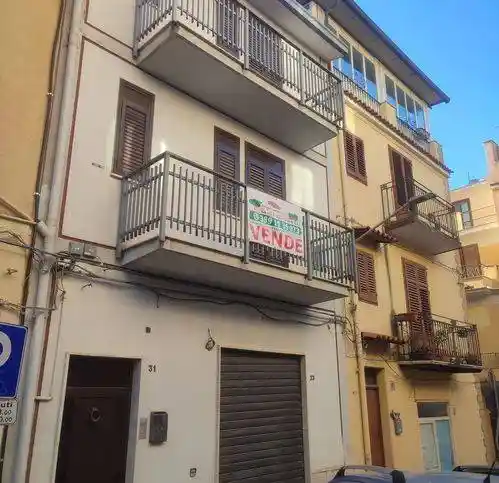 Palazzo - Edificio in vendita a Montelepre