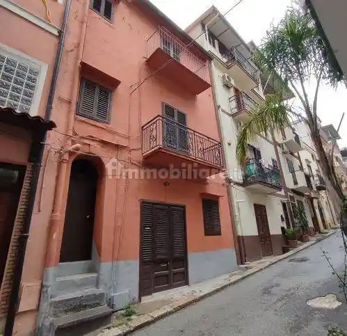 Palazzo - Edificio in vendita a Montelepre