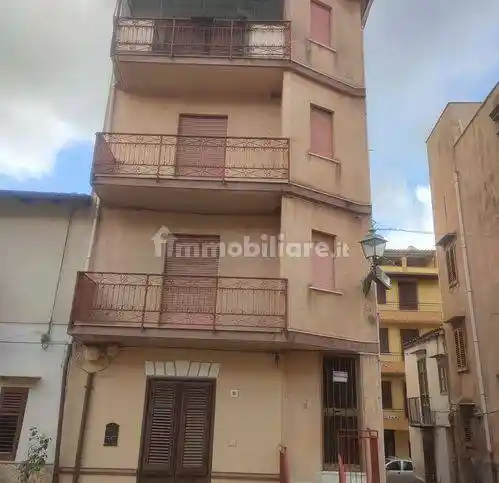 Palazzo - Edificio in vendita a Montelepre