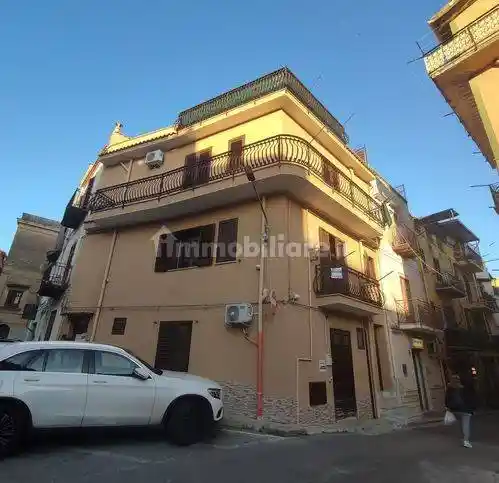 Palazzo - Edificio in vendita a Montelepre