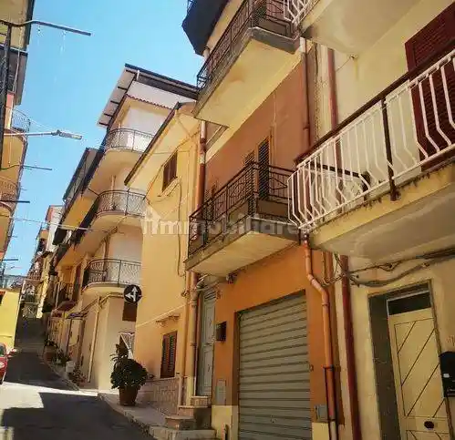 Palazzo - Edificio in vendita a Montelepre