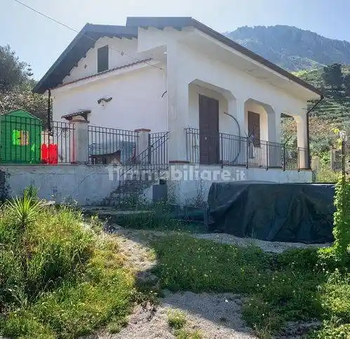 Villa in vendita a Montelepre