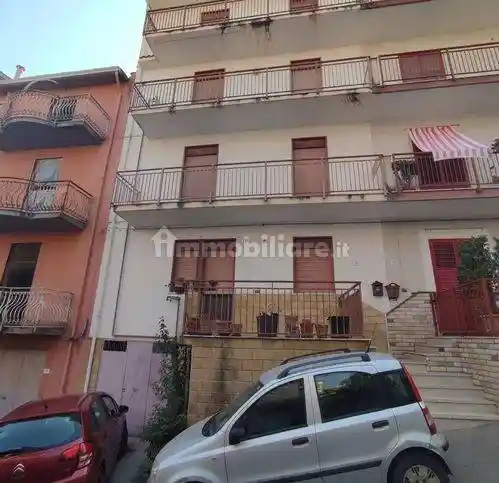 Palazzo - Edificio in vendita a Montelepre