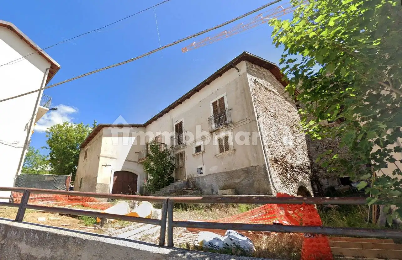 Casa indipendente in vendita a Castelvecchio Calvisio