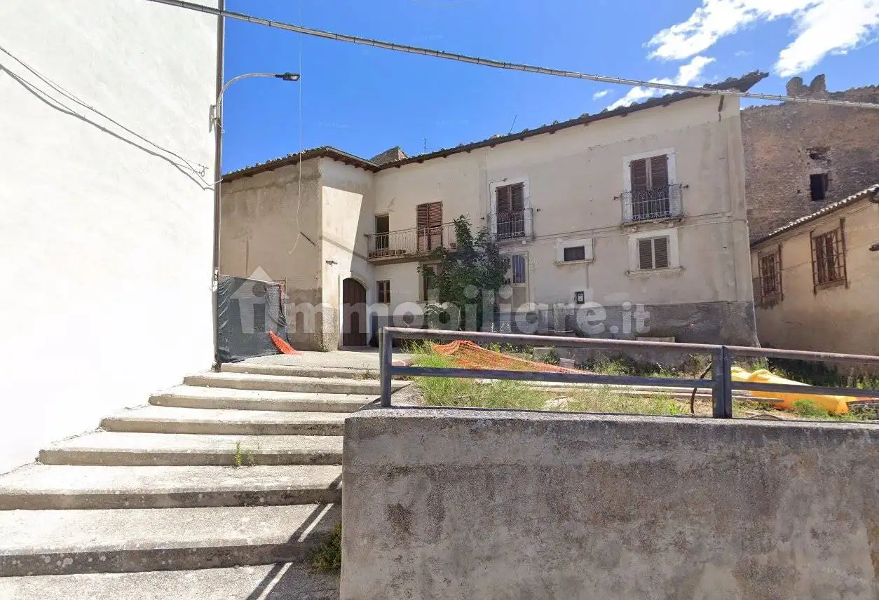 Terratetto unifamiliare 240 m², da ristrutturare, Castelvecchio Calvisio - foto 2