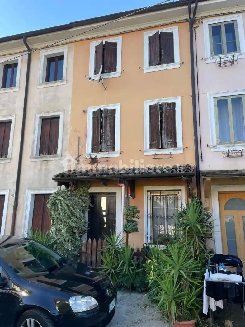 Palazzo - Stabile in vendita a Tregnago