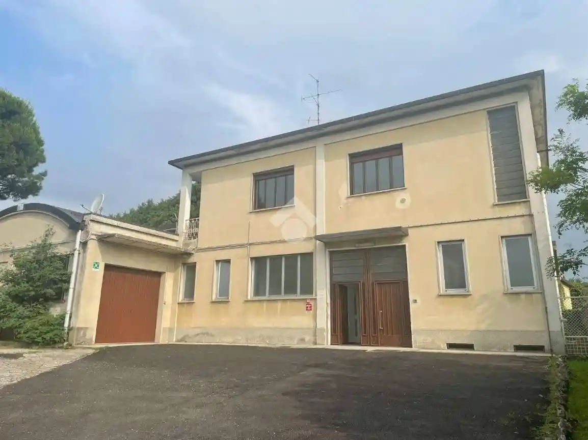 Villa in vendita a Casorate Sempione