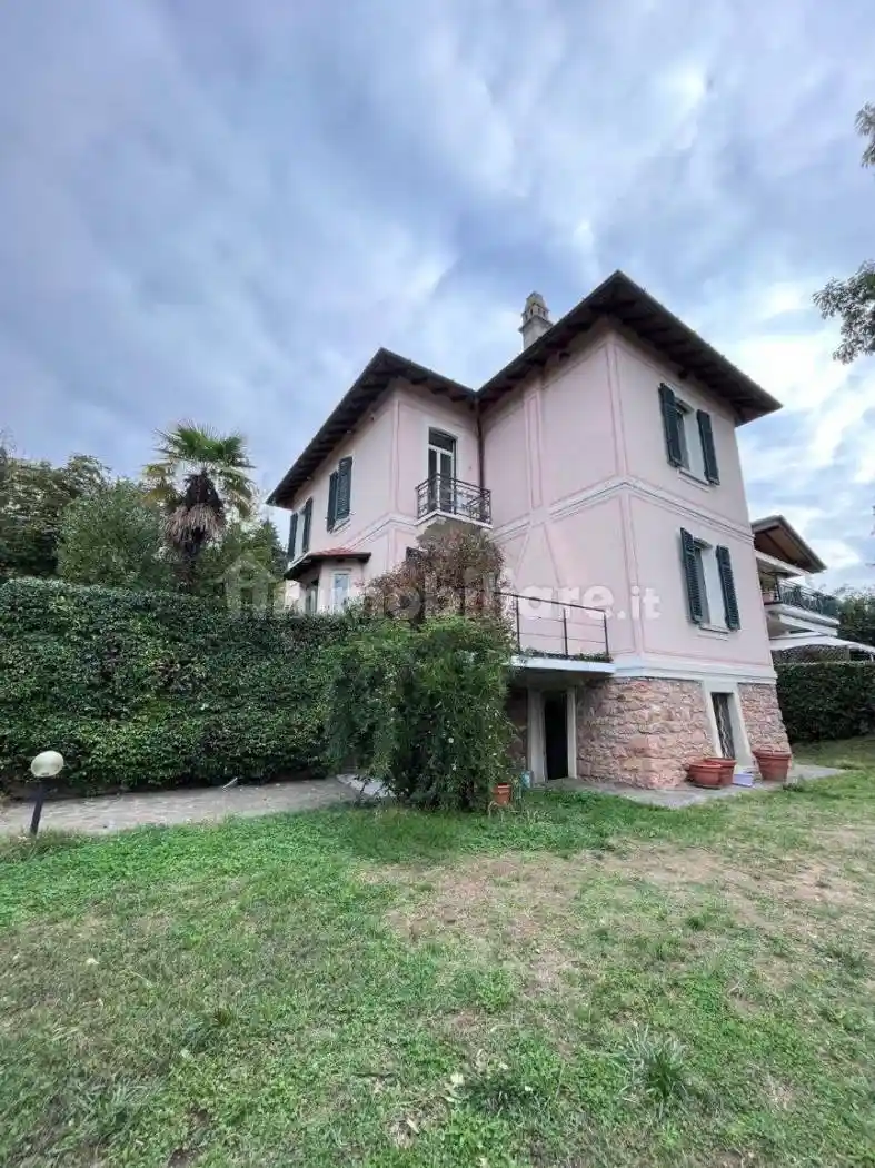 Villa in affitto a Varese