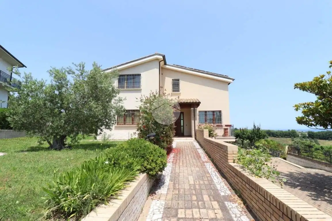 Villa in vendita a Torrevecchia Teatina