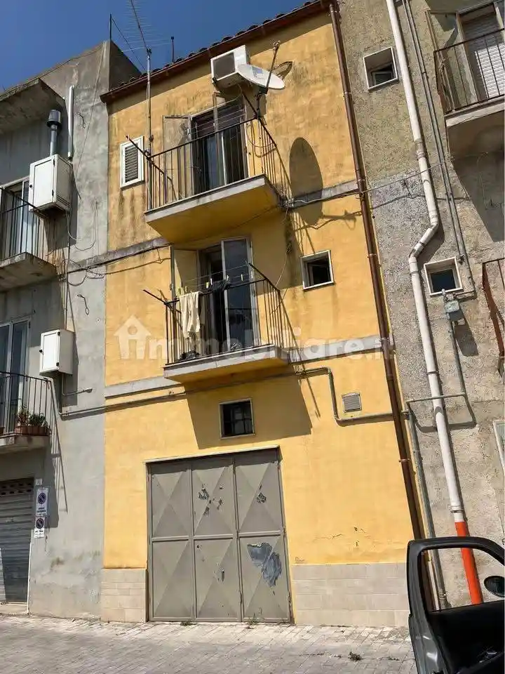 Palazzo - Edificio in vendita a Chiaramonte Gulfi