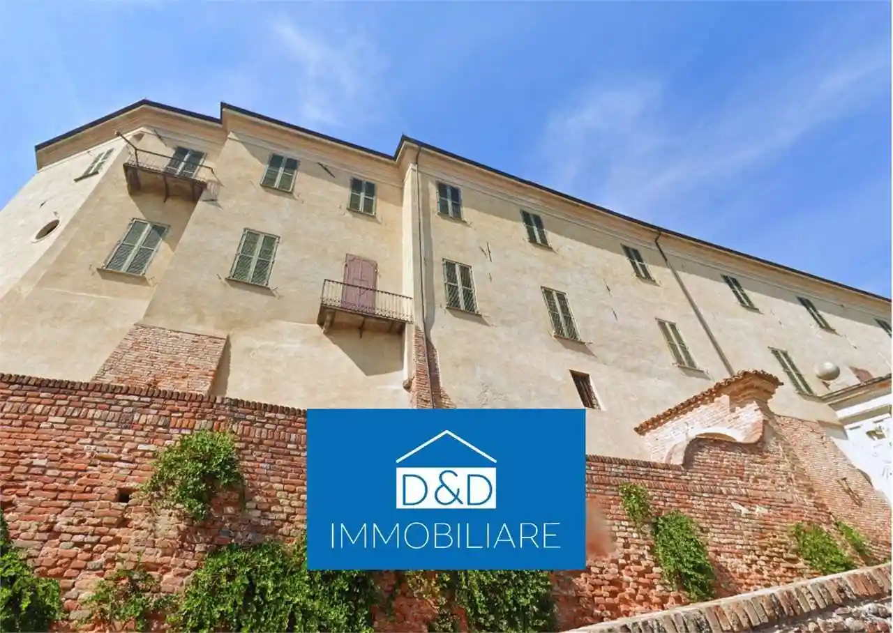 Palazzo - Stabile in vendita a Pocapaglia