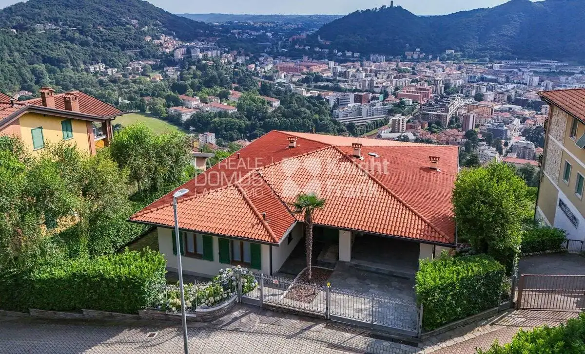 Villa in vendita a Como
