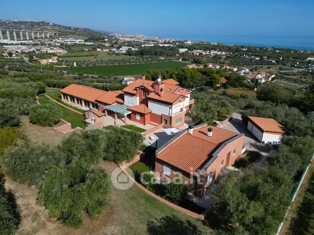 Villa unifamiliare, ottimo stato, 512 m², Mosciano Sant'Angelo - foto 2