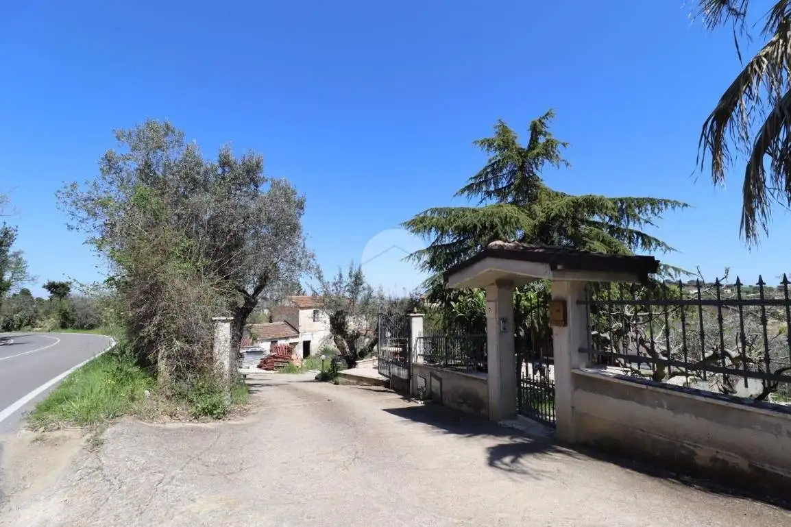 Casa indipendente in vendita a Mosciano Sant'Angelo