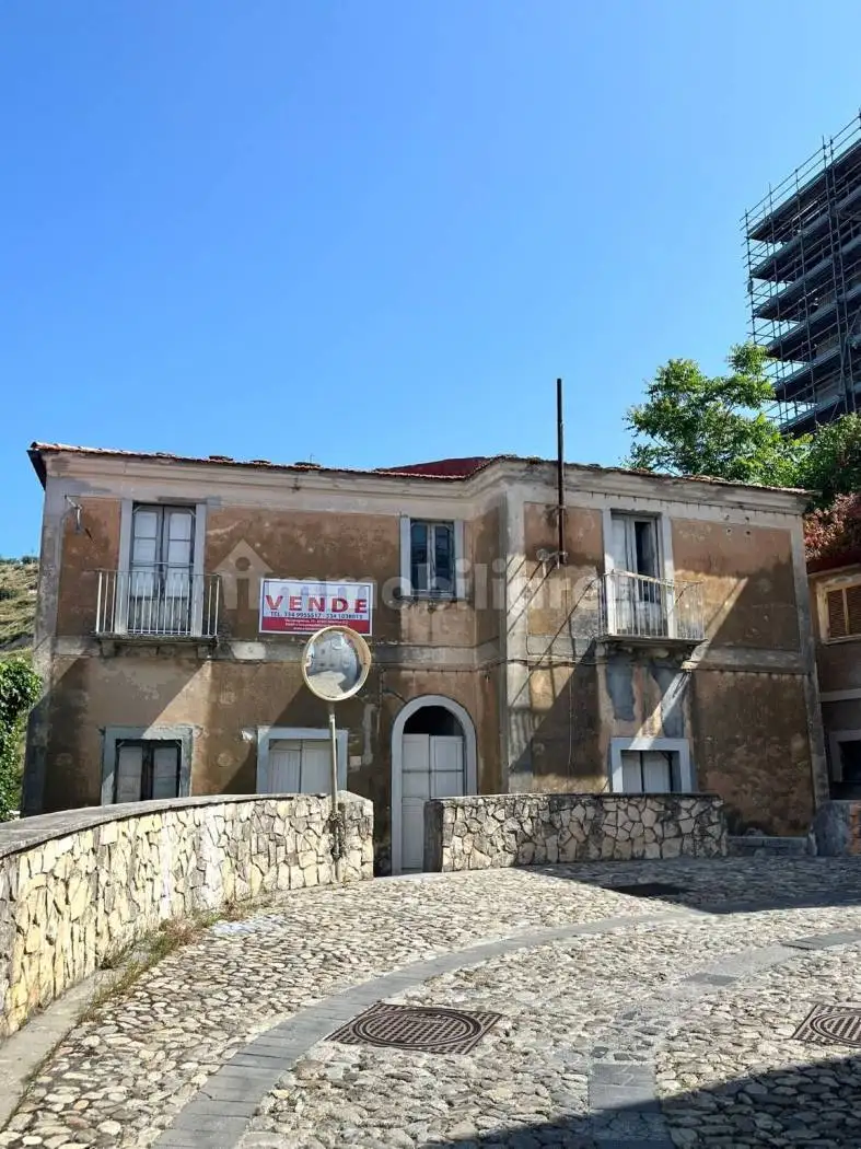 Palazzo - Edificio in vendita a Amantea
