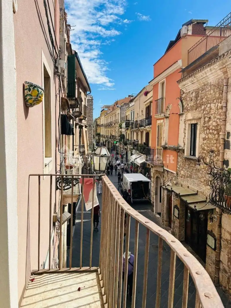 Casa indipendente in affitto a Taormina