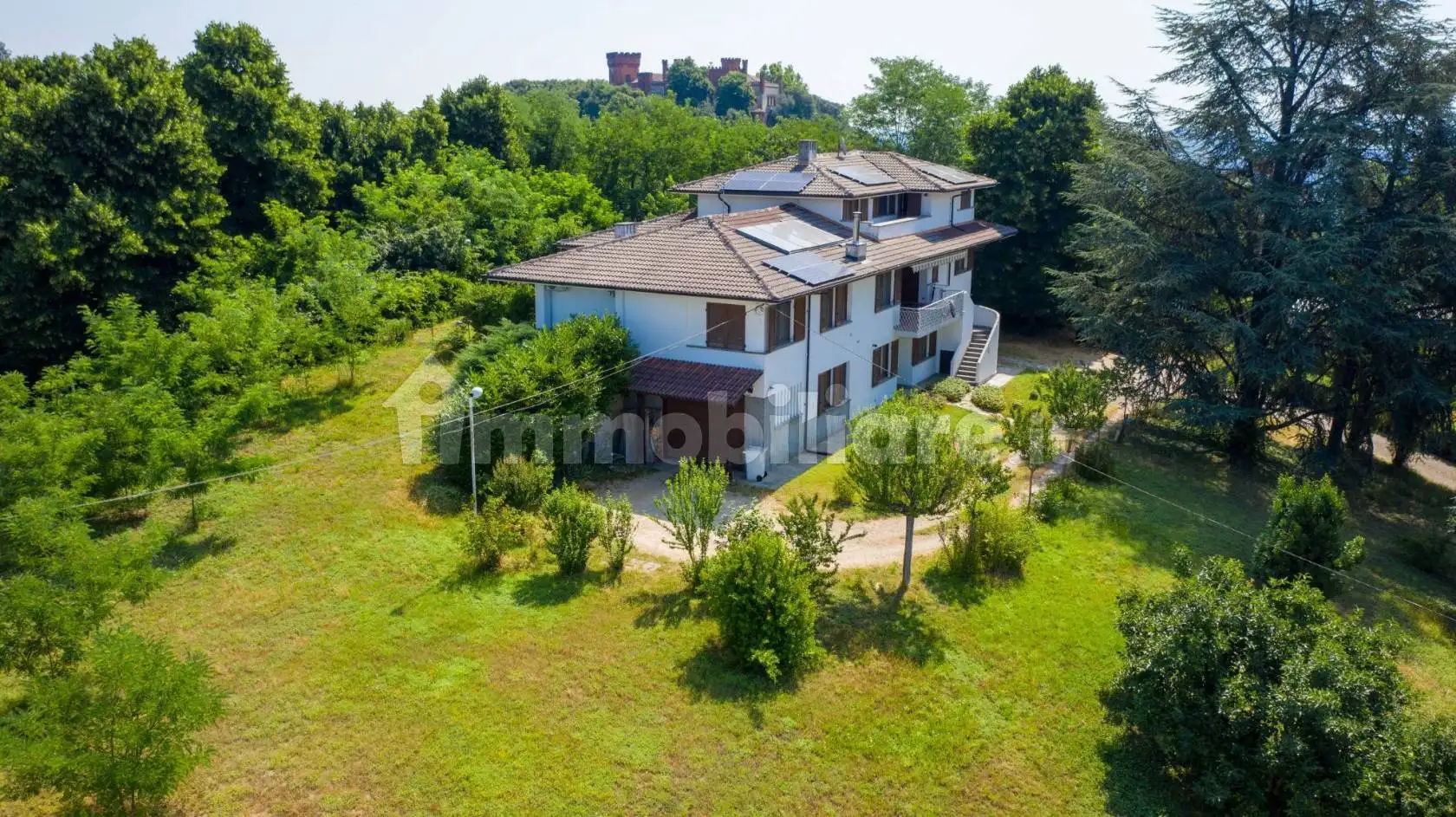 Villa in vendita a Baldissero d'Alba