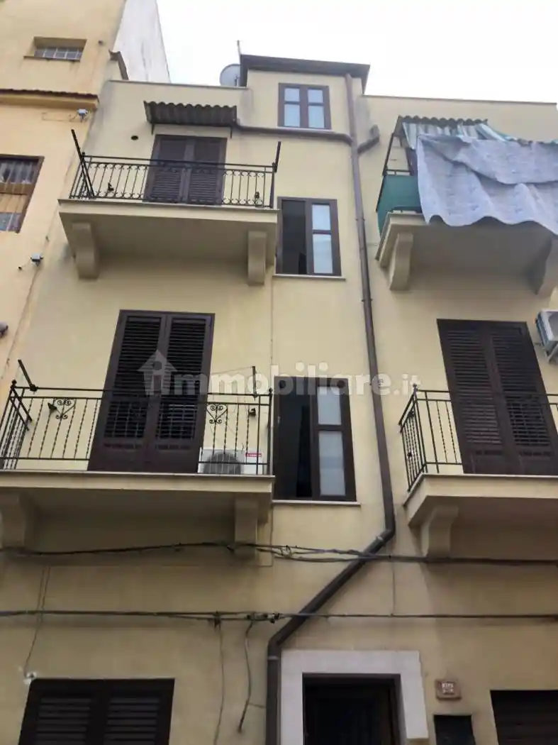 Palazzo - Edificio in vendita a Palermo