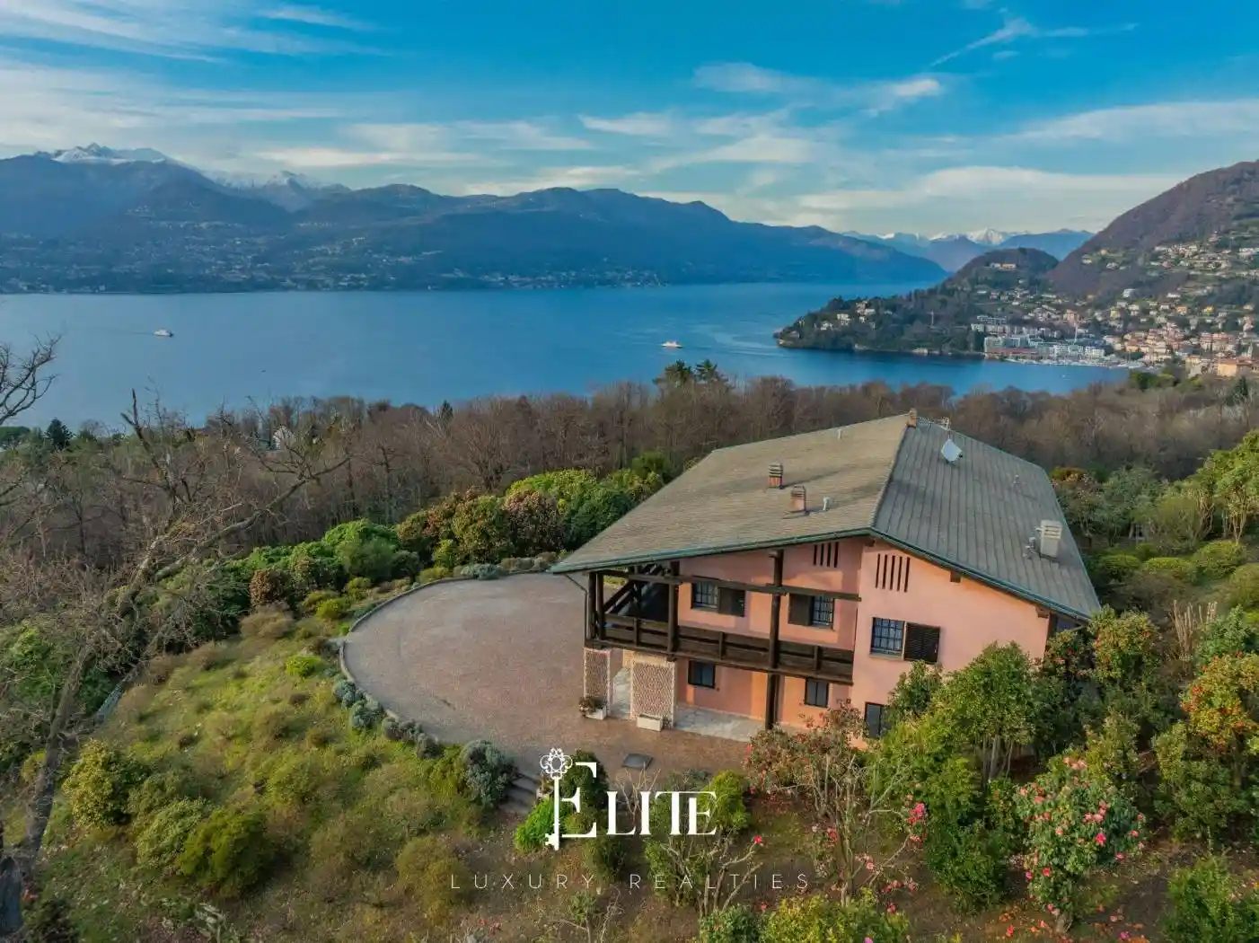 Villa in vendita a Laveno-Mombello