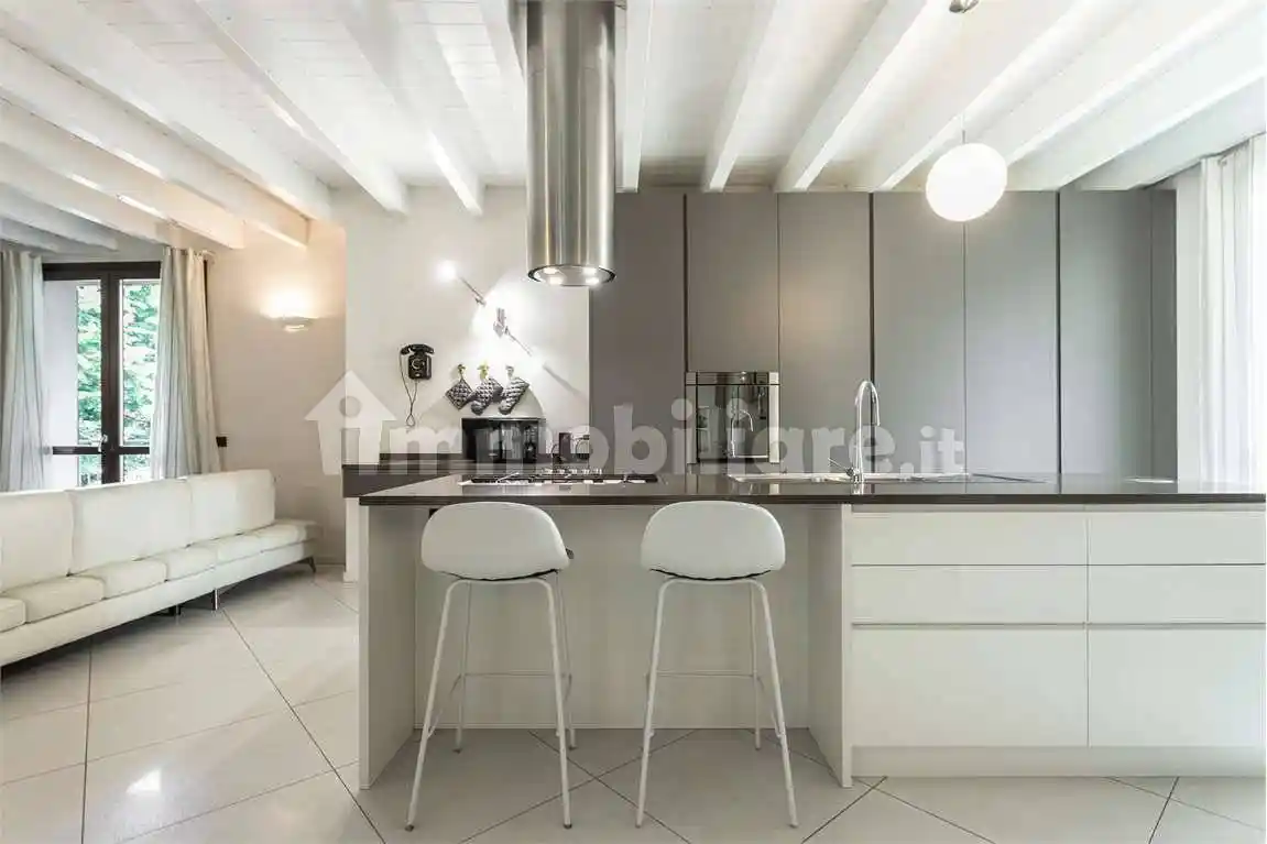 Appartamento in vendita a Trezzano Rosa