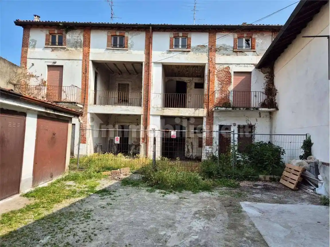 Rustico - Casale in vendita a Cermenate