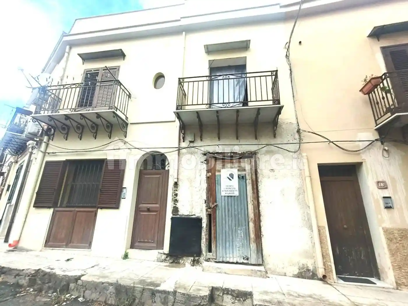 Palazzo - Edificio in vendita a Palermo