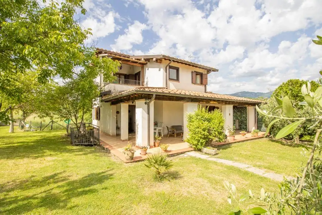 Villa in vendita a Morro Reatino