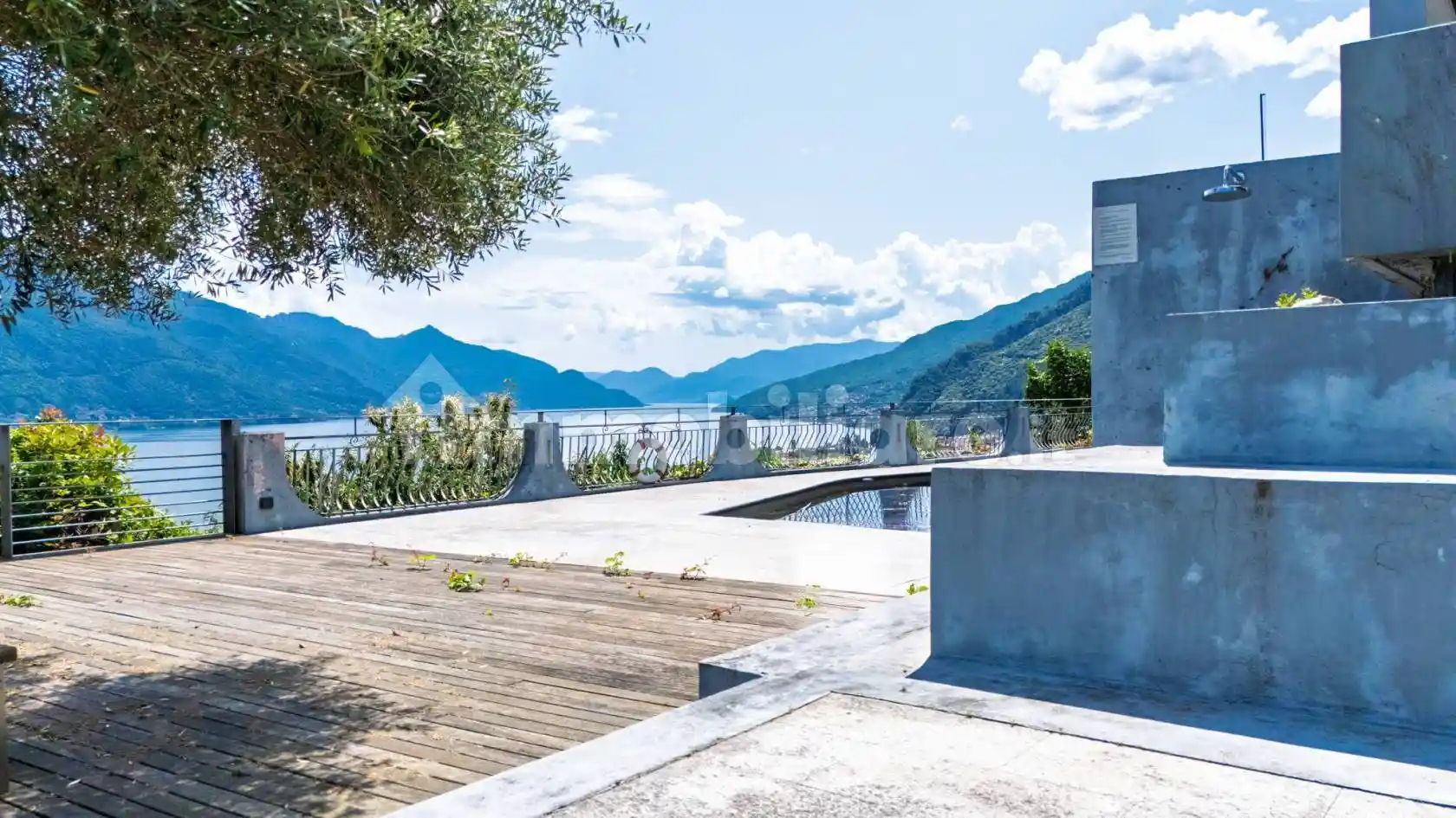 Palazzo - Edificio in vendita a Gravedona ed Uniti