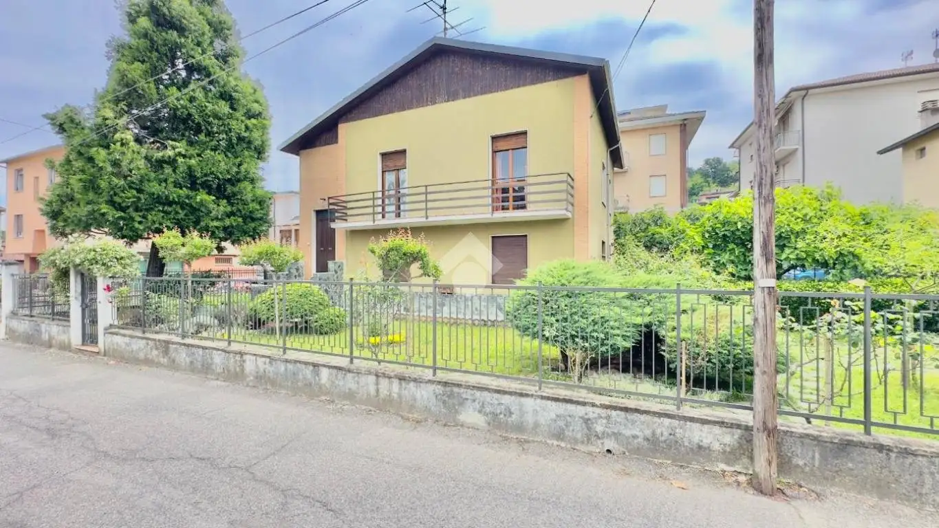 Casa indipendente in vendita a Cassano Spinola